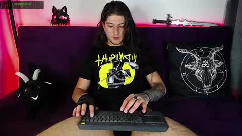 Snapshot of blackwolf_6 chatting on 02-13-25, 02:56 Dave online show from 02-13-25, 02:56