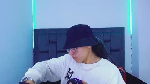 Snapshot of blade_sensual chatting on 10-19-25, 08:26 blade_sensual online show from 10-19-25, 08:26