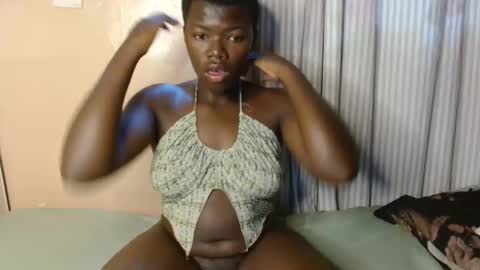 Snapshot of blair_sue chatting on 04-28-26, 01:27 love online show from 04-28-26, 01:27