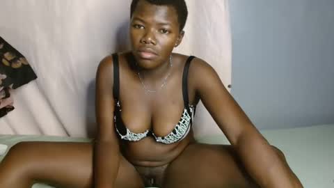 Snapshot of blair_sue chatting on 05-06-26, 10:48 love online show from 05-06-26, 10:48