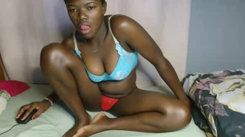 Snapshot of blair_sue chatting on 06-05-26, 11:16 love online show from 06-05-26, 11:16