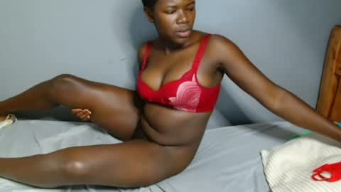 Snapshot of blair_sue chatting on 06-24-26, 12:09 love online show from 06-24-26, 12:09