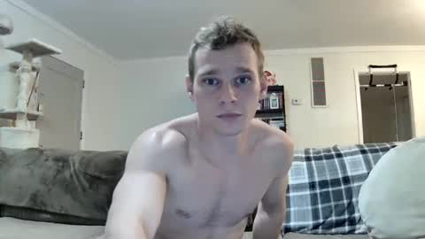 Snapshot of blakeandskylar chatting on 12-28-24, 03:47 BlakeAndSkylar online show from 12-28-24, 03:47