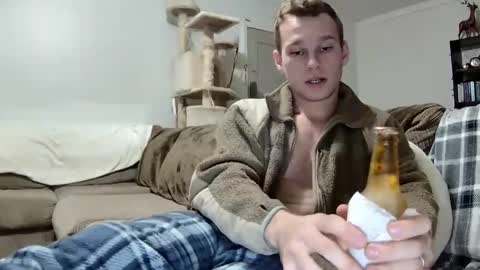 Snapshot of blakeandskylar chatting on 12-31-24, 04:49 BlakeAndSkylar online show from 12-31-24, 04:49