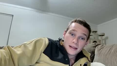 Snapshot of blakeandskylar chatting on 01-22-25, 11:10 BlakeAndSkylar online show from 01-22-25, 11:10