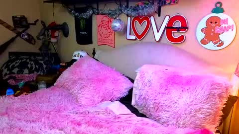 Snapshot of blakelytgirl chatting on 12-17-24, 02:22 Blakely Morningstar online show from 12-17-24, 02:22