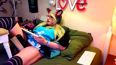 Snapshot of blakelytgirl chatting on 01-22-25, 08:29 Blakely Morningstar online show from 01-22-25, 08:29