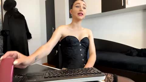 Snapshot of blazeamanda chatting on 06-08-26, 07:09 Goddess Blaze online show from 06-08-26, 07:09