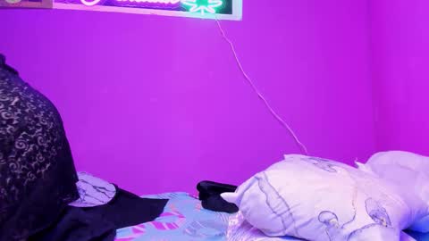 Snapshot of blazedpaux chatting on 11-18-25, 04:28 Pau online show from 11-18-25, 04:28