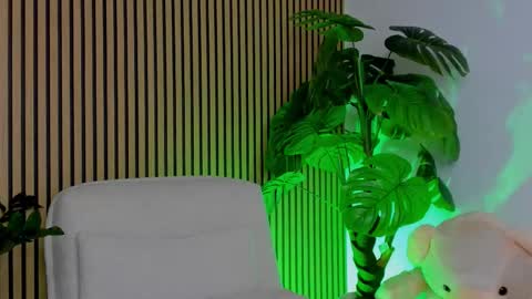 Snapshot of blessedwithbust chatting on 03-10-26, 08:25 Khlloe online show from 03-10-26, 08:25