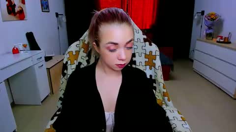 Snapshot of blinkofeyess chatting on 02-05-25, 09:15 Nicole online show from 02-05-25, 09:15