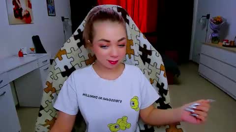 Snapshot of blinkofeyess chatting on 02-08-25, 06:54 Nicole online show from 02-08-25, 06:54