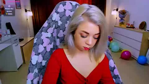Snapshot of blinkofeyess chatting on 02-13-25, 11:39 Nicole online show from 02-13-25, 11:39