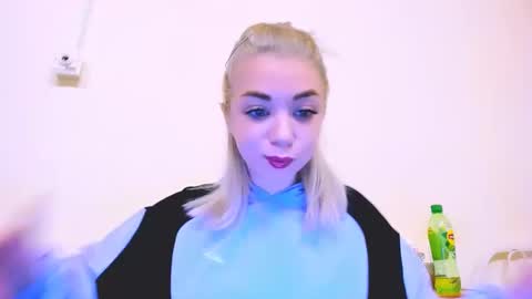 Snapshot of blinkofeyess chatting on 02-24-25, 03:53 Nicole online show from 02-24-25, 03:53