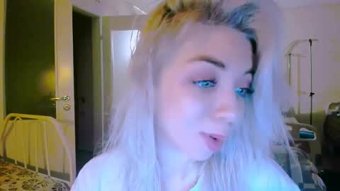Snapshot of blinkofeyess chatting on 02-24-25, 06:58 Nicole online show from 02-24-25, 06:58