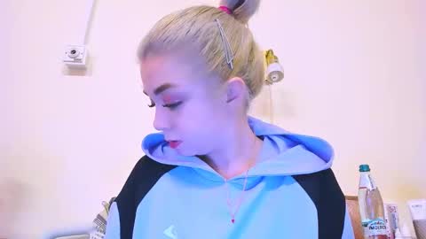 Snapshot of blinkofeyess chatting on 02-25-25, 02:44 Nicole online show from 02-25-25, 02:44