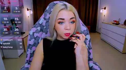 Snapshot of blinkofeyess chatting on 03-05-25, 06:44 Nicole online show from 03-05-25, 06:44