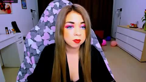Snapshot of blinkofeyess chatting on 03-10-25, 03:12 Nicole online show from 03-10-25, 03:12