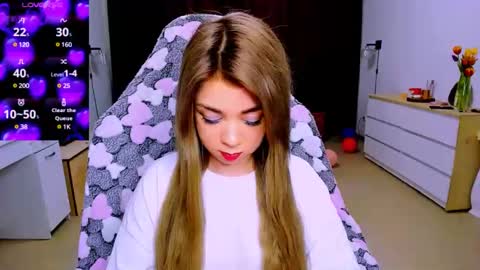 Snapshot of blinkofeyess chatting on 03-11-25, 12:39 Nicole online show from 03-11-25, 12:39
