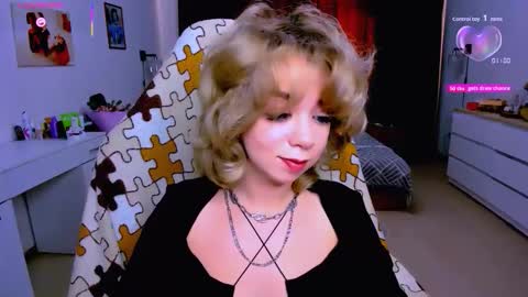 Snapshot of blinkofeyess chatting on 09-14-25, 11:42 Nicole online show from 09-14-25, 11:42