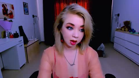 Snapshot of blinkofeyess chatting on 09-30-25, 07:24 Nicole online show from 09-30-25, 07:24
