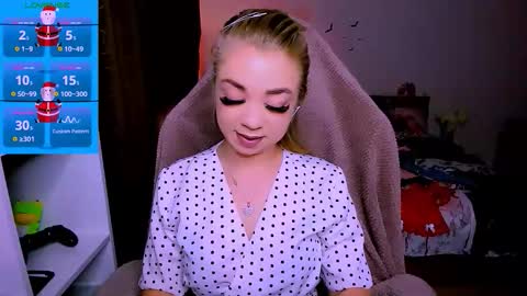 Snapshot of blinkofeyess chatting on 12-15-25, 01:59 Nicole online show from 12-15-25, 01:59