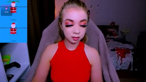 Snapshot of blinkofeyess chatting on 12-20-25, 11:39 Nicole online show from 12-20-25, 11:39