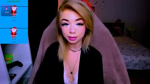 Snapshot of blinkofeyess chatting on 12-22-25, 11:46 Nicole online show from 12-22-25, 11:46