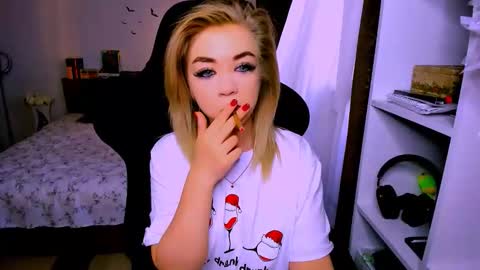 Snapshot of blinkofeyess chatting on 01-14-26, 05:13 Nicole online show from 01-14-26, 05:13