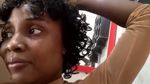 Snapshot of blktulipsxx chatting on 01-20-25, 11:24 Lola online show from 01-20-25, 11:24