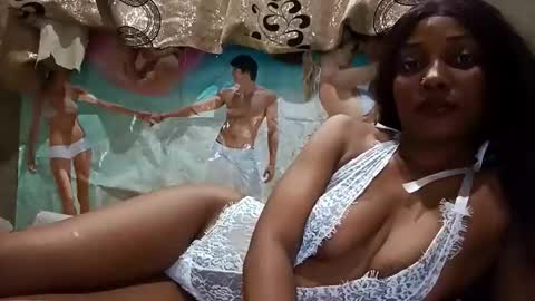 Snapshot of blktulipsxx chatting on 11-25-25, 01:49 Lola online show from 11-25-25, 01:49