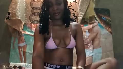 Snapshot of blktulipsxx chatting on 02-19-26, 10:22 Lola online show from 02-19-26, 10:22