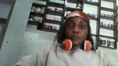 Lola online show from 06-19-26, 11:36