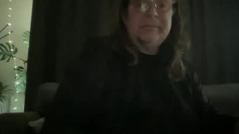 Snapshot of bllyidol chatting on 12-21-25, 11:06 BlIdoL online show from 12-21-25, 11:06