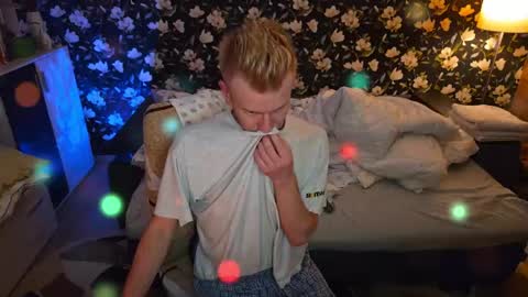 blond_boy69 online show from 05-11-26, 11:02