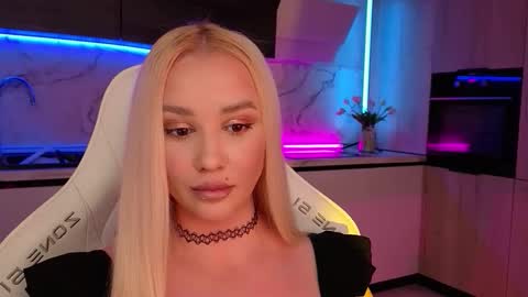 Snapshot of blond_diamond chatting on 10-22-25, 12:16 Lana online show from 10-22-25, 12:16