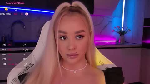 Snapshot of blond_diamond chatting on 10-26-25, 07:14 Lana online show from 10-26-25, 07:14