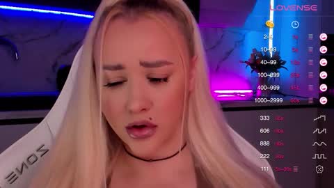 Snapshot of blond_diamond chatting on 11-07-25, 02:17 Lana online show from 11-07-25, 02:17