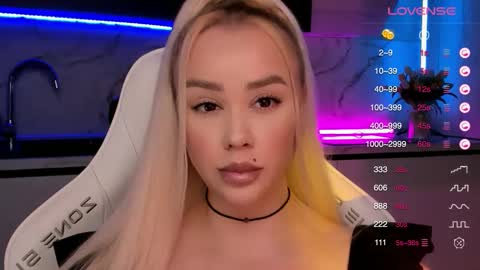 Snapshot of blond_diamond chatting on 11-10-25, 04:22 Lana online show from 11-10-25, 04:22