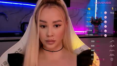 Snapshot of blond_diamond chatting on 11-11-25, 07:19 Lana online show from 11-11-25, 07:19