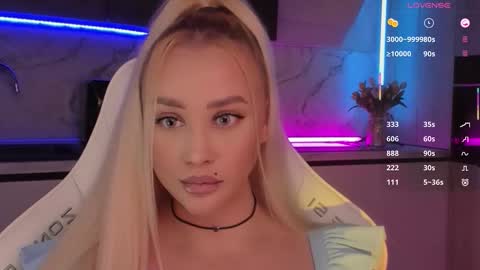 Snapshot of blond_diamond chatting on 11-15-25, 12:45 Lana online show from 11-15-25, 12:45