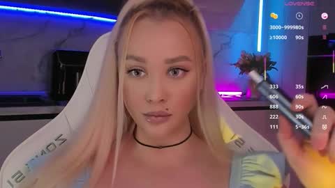 Snapshot of blond_diamond chatting on 11-18-25, 06:51 Lana online show from 11-18-25, 06:51