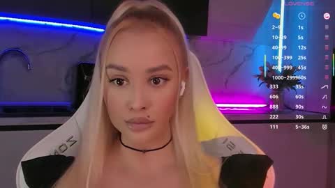 Snapshot of blond_diamond chatting on 11-30-25, 07:01 Lana online show from 11-30-25, 07:01