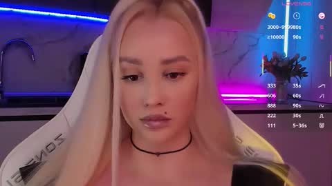 Snapshot of blond_diamond chatting on 12-01-25, 11:59 Lana online show from 12-01-25, 11:59