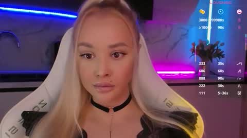 Snapshot of blond_diamond chatting on 12-03-25, 07:38 Lana online show from 12-03-25, 07:38