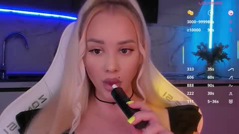 Snapshot of blond_diamond chatting on 12-15-25, 04:17 Lana online show from 12-15-25, 04:17