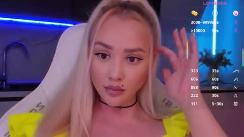 Snapshot of blond_diamond chatting on 12-21-25, 05:36 Lana online show from 12-21-25, 05:36