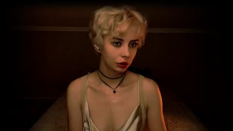 Snapshot of blond_ice_ann chatting on 05-10-26, 07:02 blond_ice_ann online show from 05-10-26, 07:02