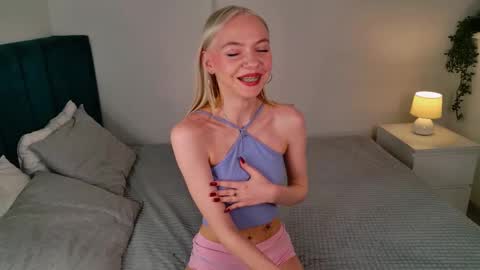 Snapshot of blondagent chatting on 09-15-25, 01:33 you can call me Melissa online show from 09-15-25, 01:33