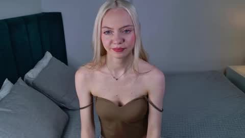 Snapshot of blondagent chatting on 09-20-25, 01:23 you can call me Melissa online show from 09-20-25, 01:23